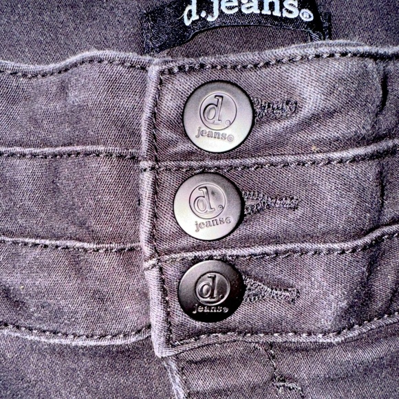 D Jeans Black 3 button mid rise below knee length Jeans. Size 10. GUC - Picture 6 of 7